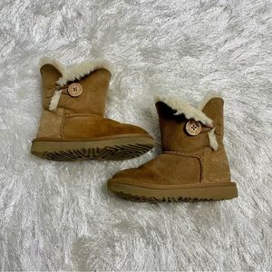 UGG 10 Tan Suede Shearling Lined Boots